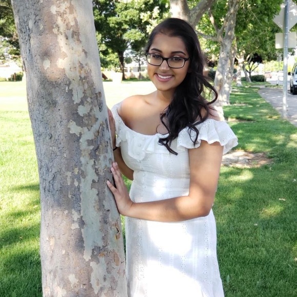 White dress - Picture 4 of 6